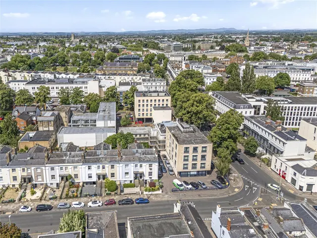 Bath Road, Cheltenham, GL53, photo 2
