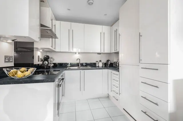 London, E16, photo 1