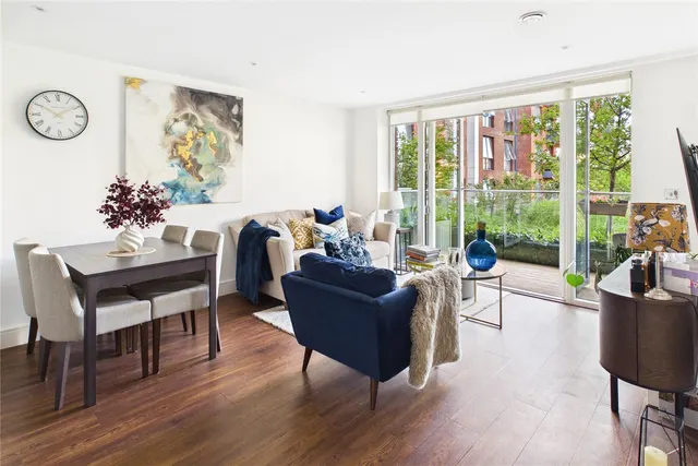 Gaumont Place, London, SW2, photo 1