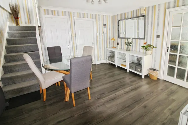The Spinney, Grimsby, DN34, photo 2