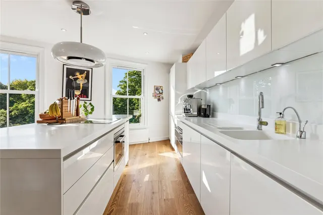 Trinity Road, London, SW17, photo 3
