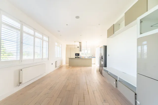 Flat 28, Oman Court, London, photo 1