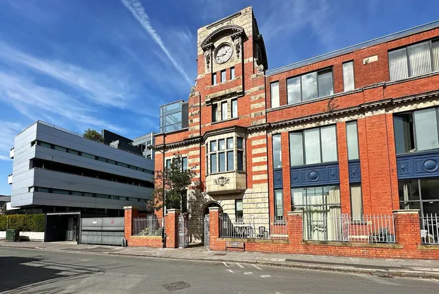 Woodfield Road, Altrincham, Cheshire WA14 4RR, photo 1