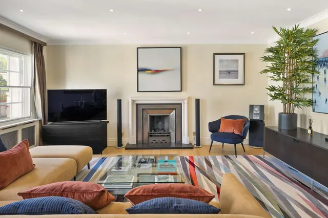 Eaton Square, London, SW1W, photo 1