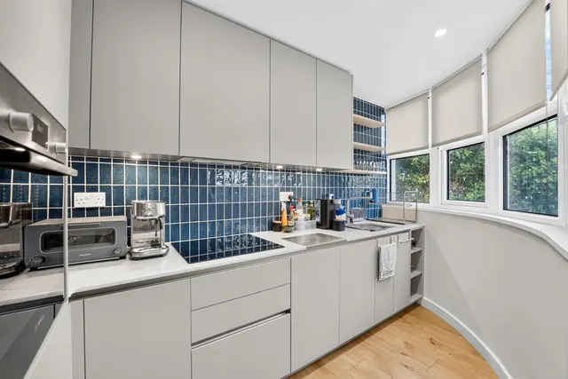 Upper Richmond Road, London, SW15, photo 3