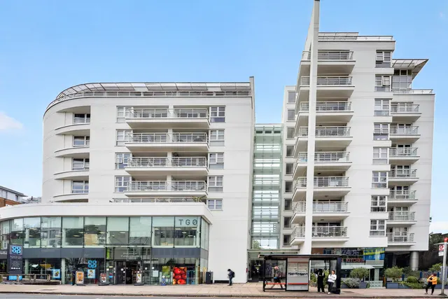 Upper Richmond Road, London, SW15, photo 1