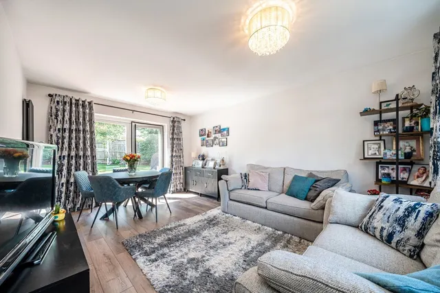 Fulwell Park Avenue, TW2, photo 1