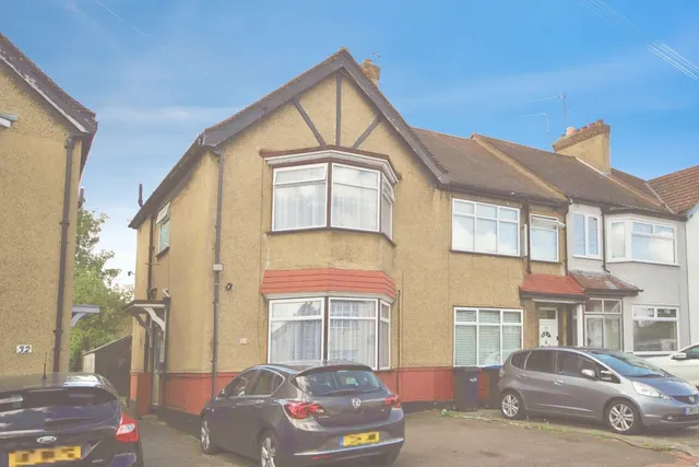 Devonia Gardens, London, N18, photo 1