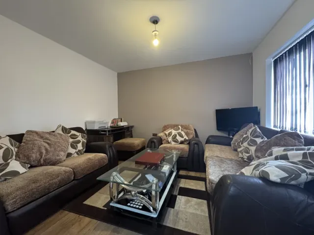 Photo 3 — Oakside Crescent, Leicester, LE5 6SL