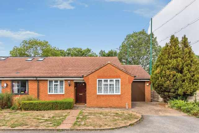 2 bedroom house, Fernhill Close, Tiddington, OX9