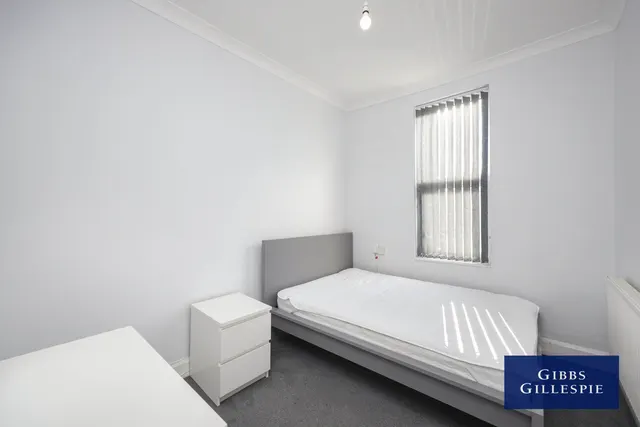 Cowley Road, Uxbridge Fees Apply, UB8, photo 3