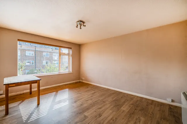 Photo 2 — 6 Salter Court, Montague Road, London
