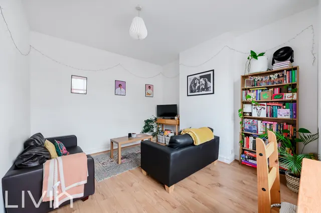 Topsham Road, London, SW17, photo 2