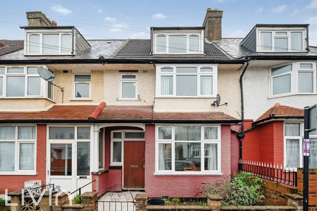 Topsham Road, London, SW17, photo 1