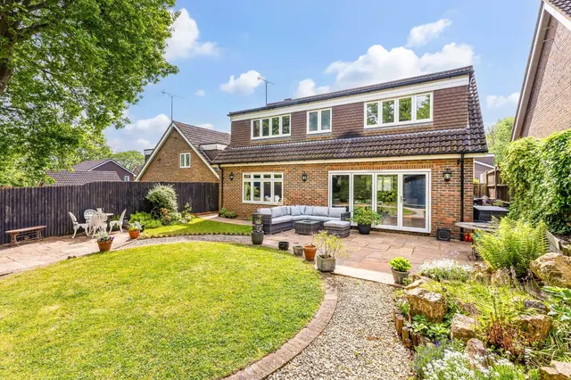How Field, Harpenden, Hertfordshire, AL5 3AU, photo 1