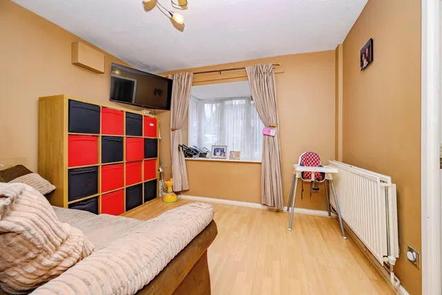 Photo 2 — Copperfields, LUTON, Bedfordshire, LU4
