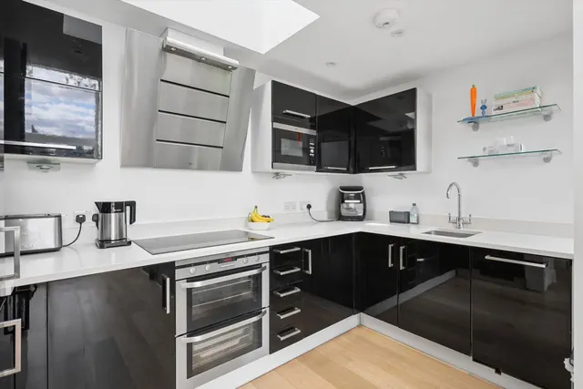 Cube House, Hamm Court, KT13, photo 3