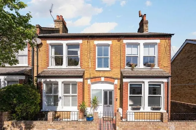 Photo 2 — Smeaton Road, London SW18 5JH