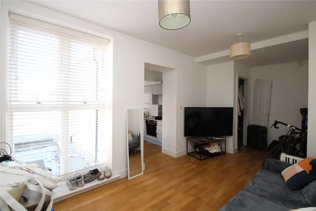 New Zealand Avenue, Walton On Thames, KT12, photo 3