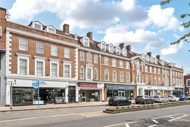 New Zealand Avenue, Walton On Thames, KT12, photo 1