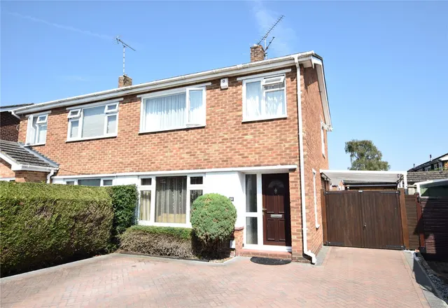 Irvine Drive, Farnborough, Hampshire, GU14 9HG, photo 1