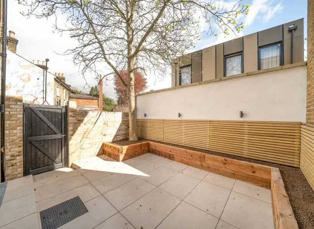 Photo 2 — Geoffrey Road, Brockley, SE4