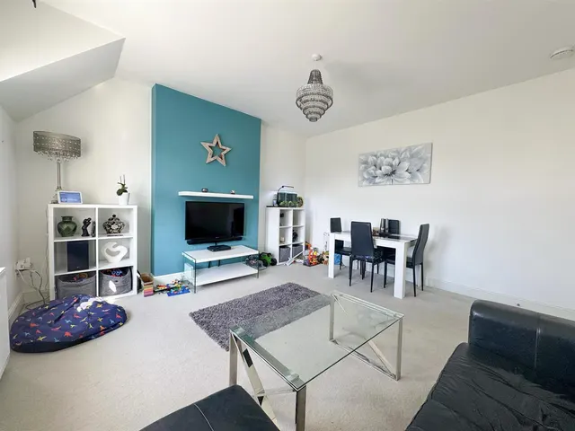 Photo 3 — Parkhurst Road, Bexhill-On-Sea, TN40 1DF