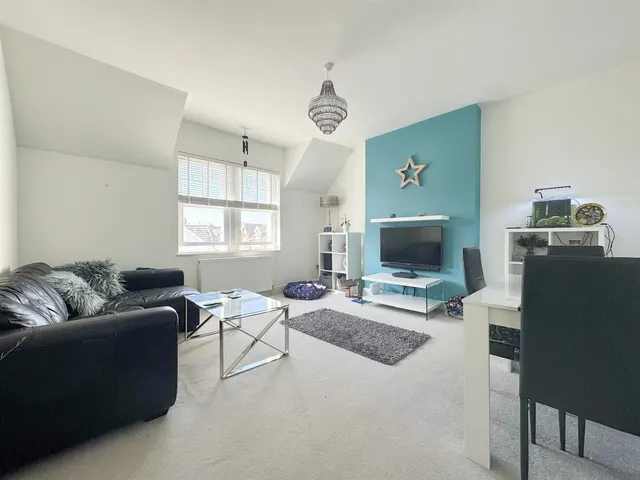 Photo 2 — Parkhurst Road, Bexhill-On-Sea, TN40 1DF