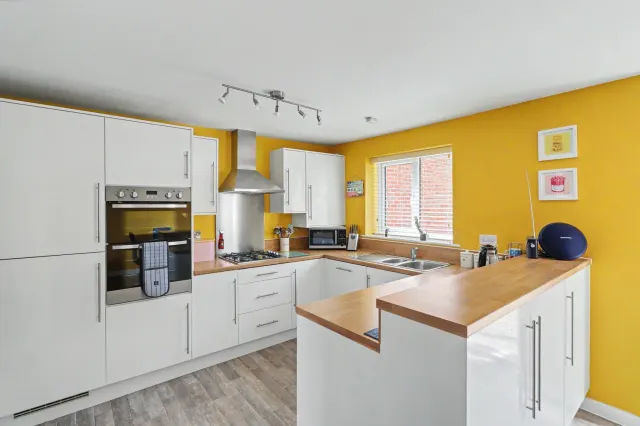 Sandbrook Close, Crewe, photo 2