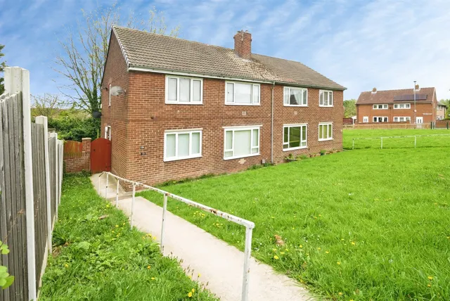 Meadstead Drive, Royston, Barnsley, photo 1