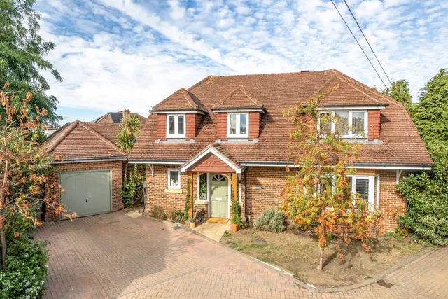 Orchard Close, Walton On Thames, KT12, photo 1