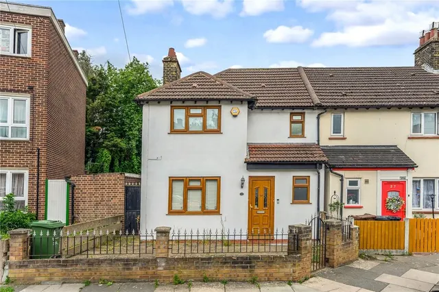 Lambourne Gardens, Barking, IG11, photo 1