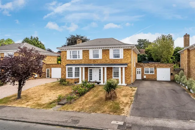 Badingham Drive, Fetcham, KT22, photo 1