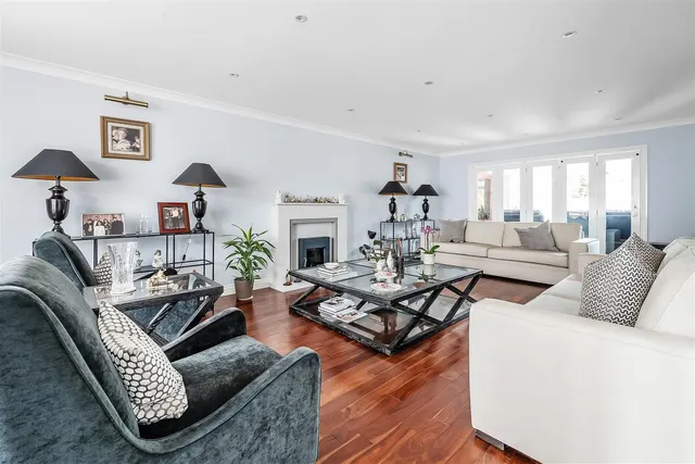 Badingham Drive, Fetcham, KT22, photo 3