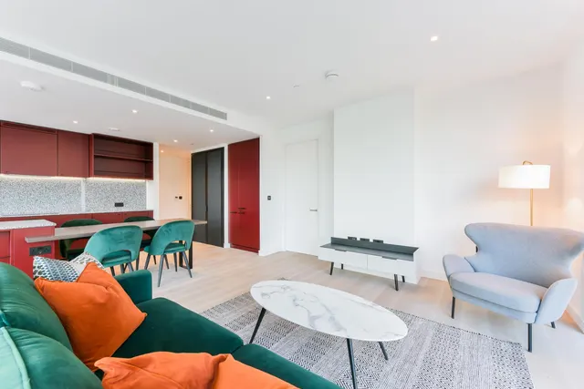 2 bedroom flat, Embassy Gardens, London, SW11