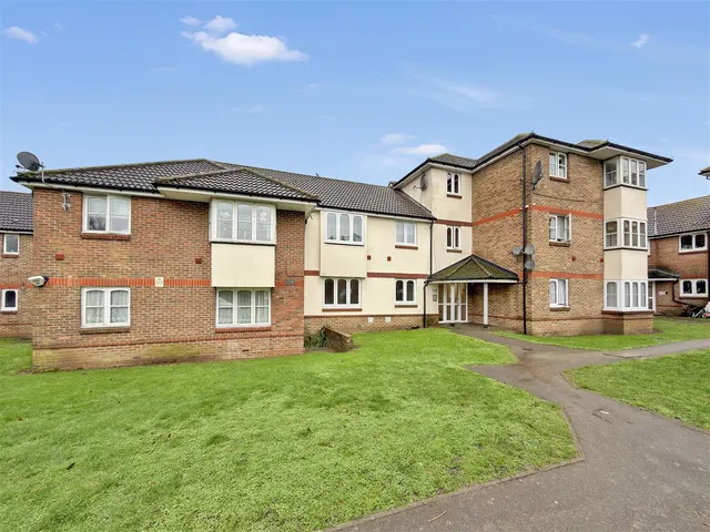Stirling Grove, Hounslow, photo 1
