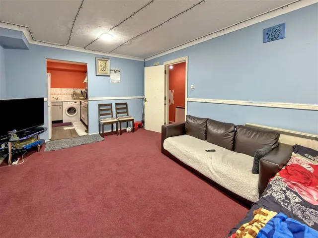 Stirling Grove, Hounslow, photo 3