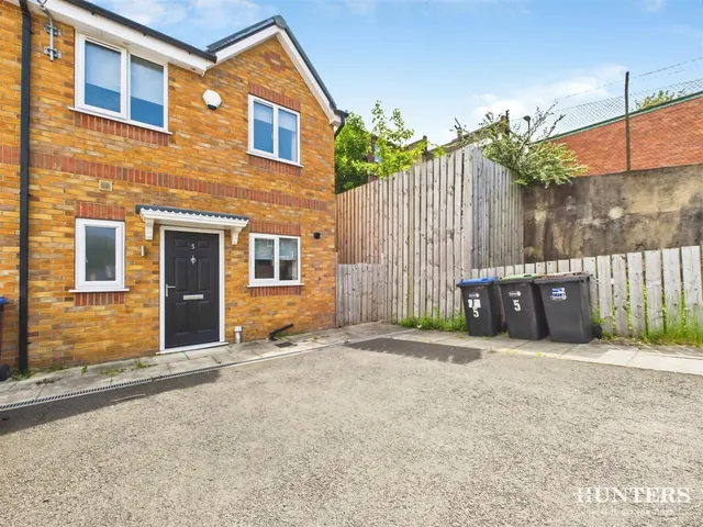 West Row, Consett, photo 1