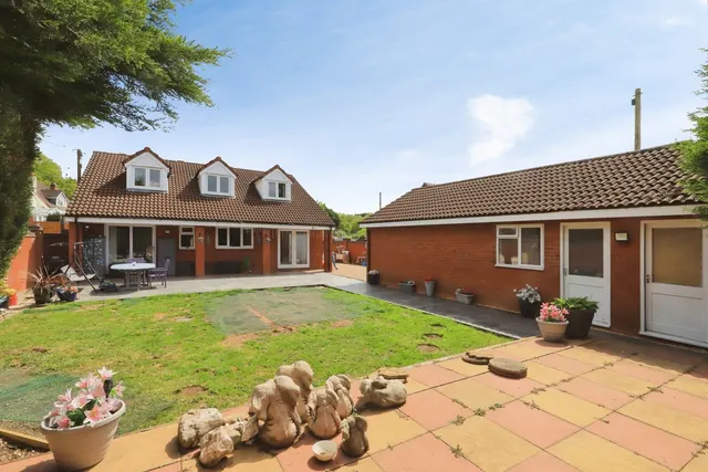 5 bedroom property, Worcester Road, Stourport-On-Severn, DY13