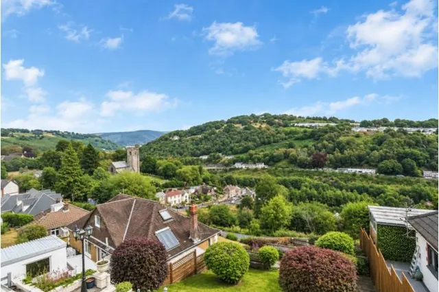Christchurch Bungalows, Abertillery, NP13, photo 3