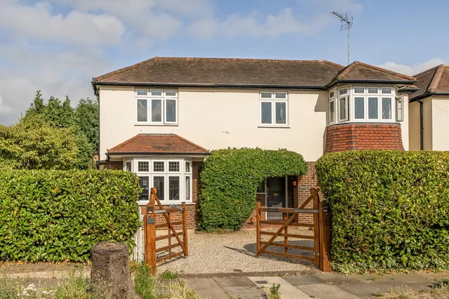 Chalkwell Park Avenue, ENFIELD, photo 1