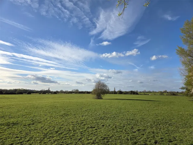 Chertsey Lane, Chertsey, TW18, photo 2