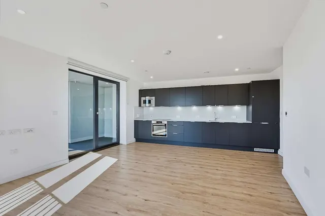 Plaistow Road, London, E13, photo 2