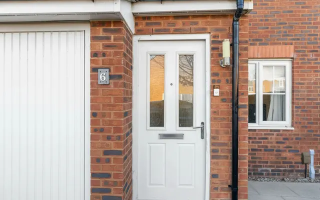 Photo 2 — Castleton Drive, Warrington, Warrington, WA1 2GQ