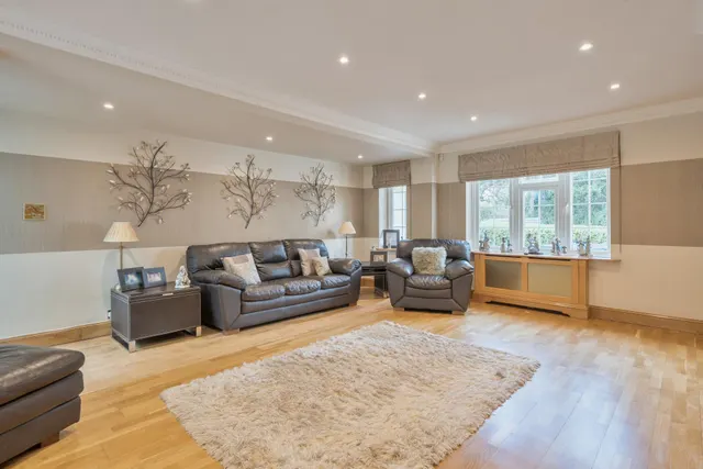 Woodland Way, Kingswood, photo 3