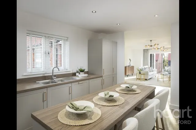 Wessex Close, London, IG3, photo 2