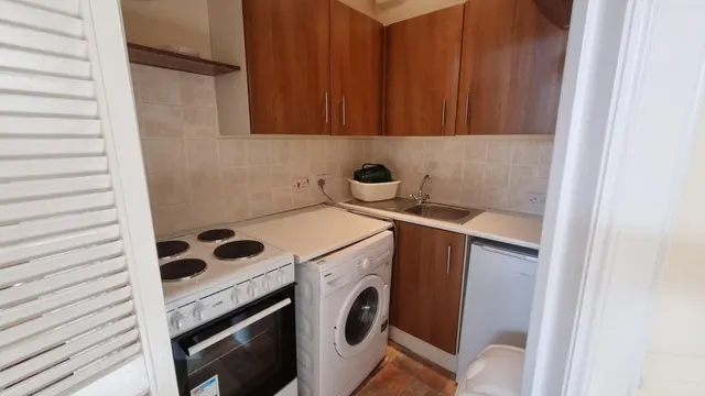 Richmond Street, Rosemount, AB25, photo 3