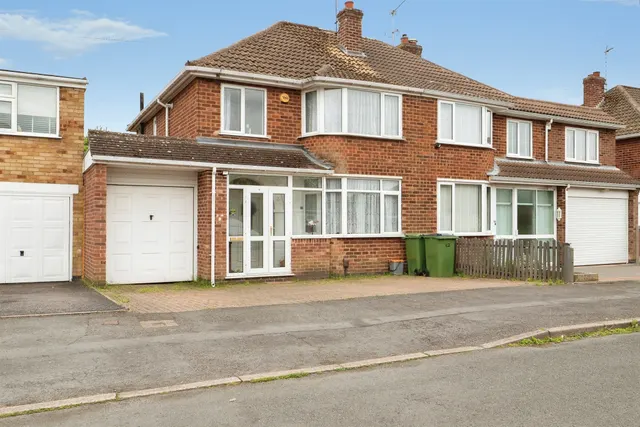 Brockenhurst Drive, LEICESTER, photo 1