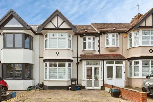 Queenborough Gardens, ILFORD, Essex, IG2, photo 1