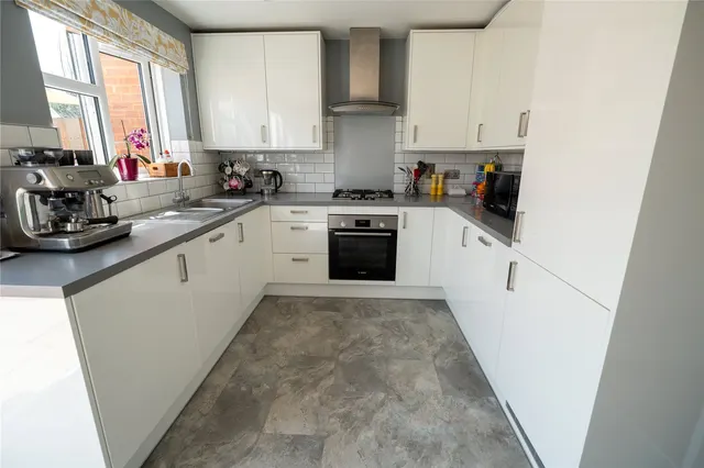 Photo 3 — Derry Close, Ash Vale, Guildford, Surrey, GU12 5SR